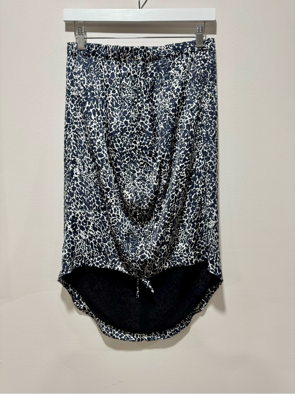 NWT BCBG BCBGMAXAZRIA Asymmetric Leopard Print Skirt High Low Size 8